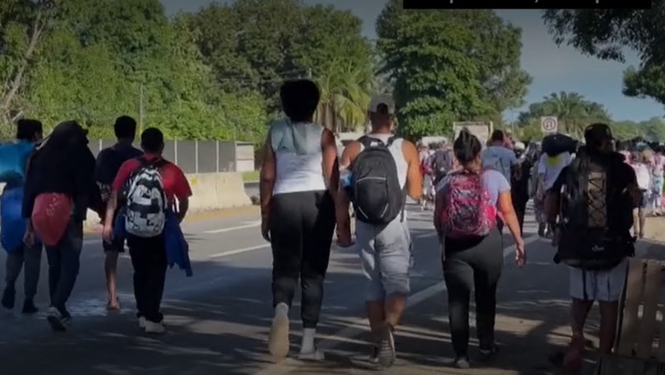 Se desconoce si hay dominicanos entre más de 600 inmigrantes que caminan hacia frontera de México con EE. UU.