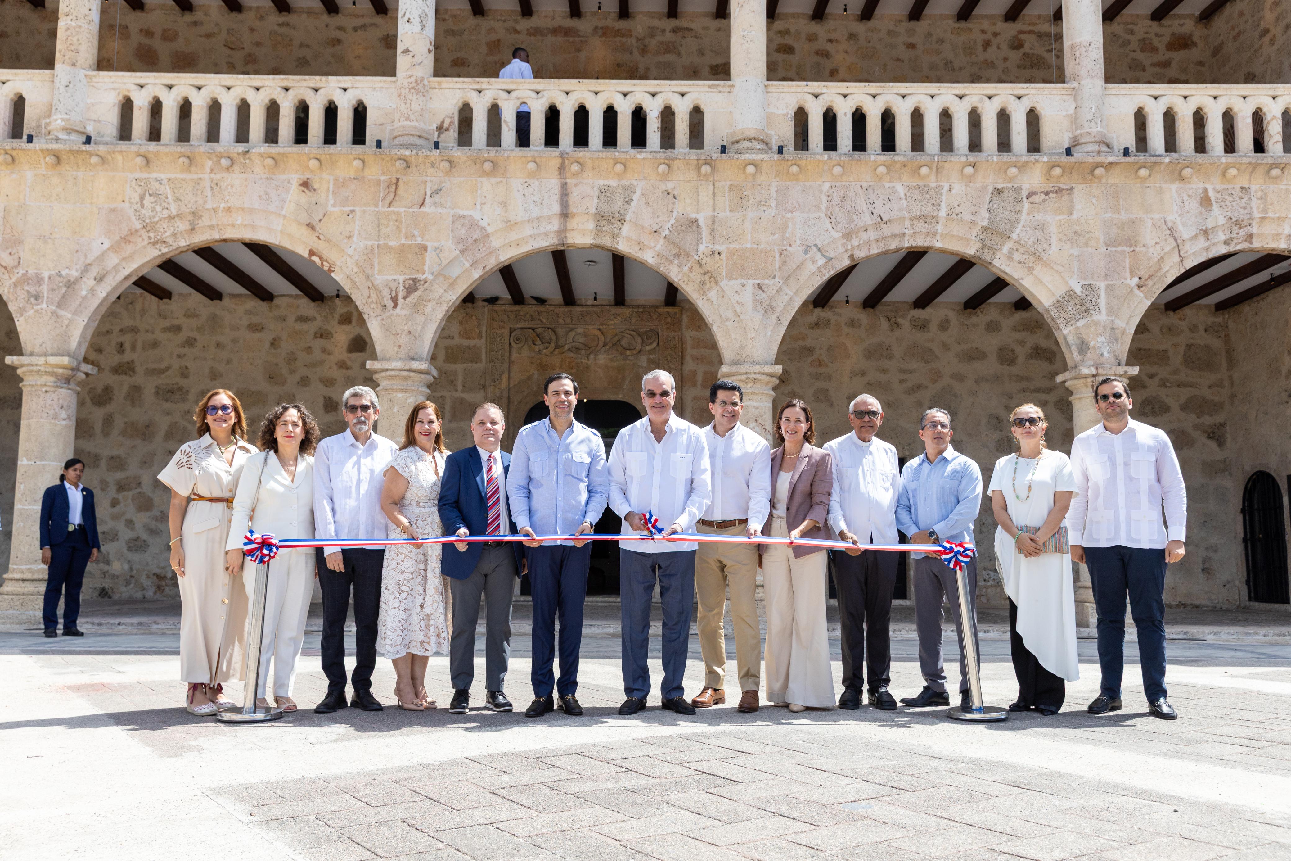 Abinader inaugura reconstrucción del Museo Alcázar de Colón