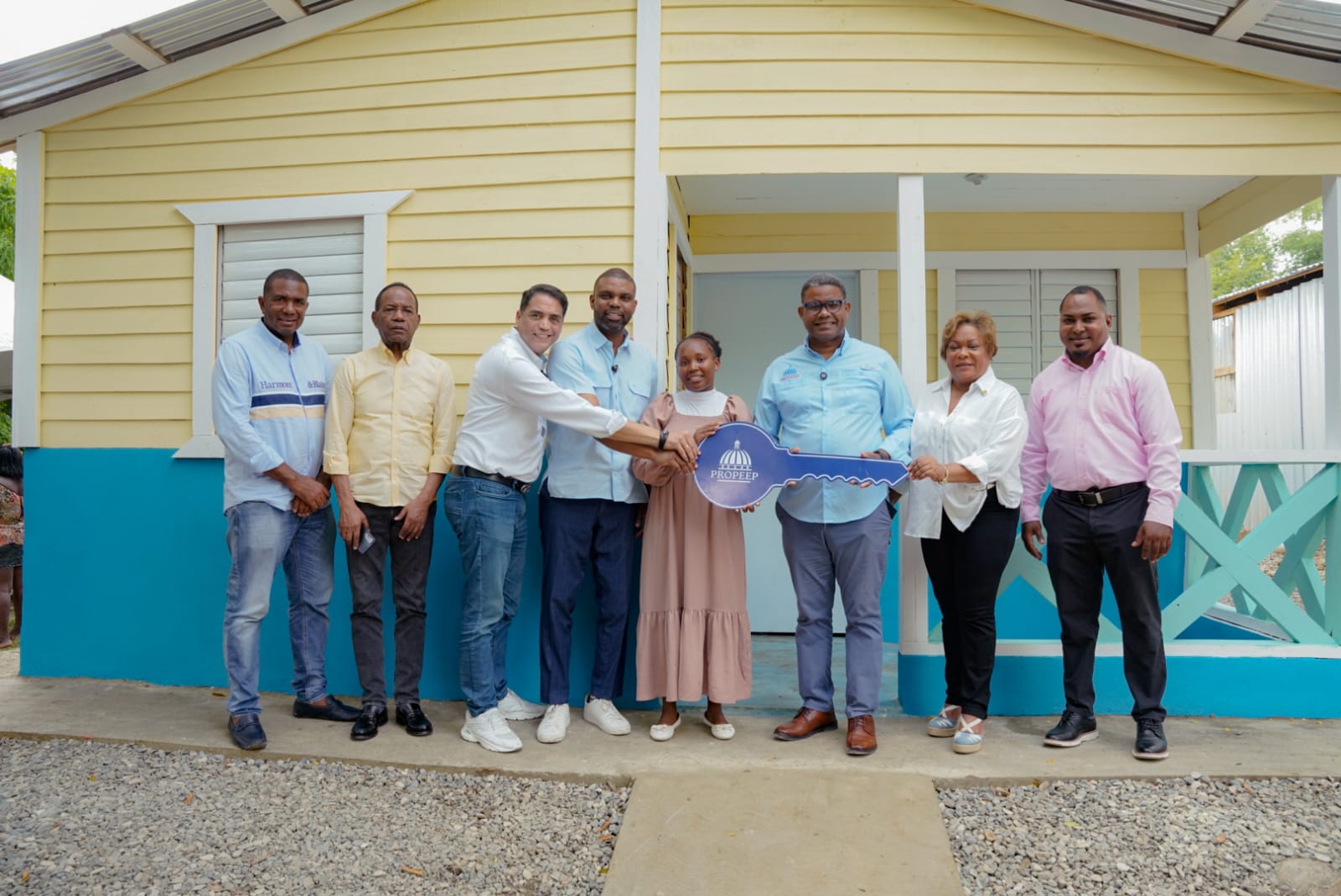Propeep construye casa y retorna esperanza a familia de Villa Mella